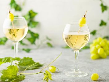 A Spritz Bianco, which allows the flavors of a white wine to shine through, can be garnished with lemon slices, grapes, herbs or other accompaniments.                                                                (MurzikNata/Getty Images)