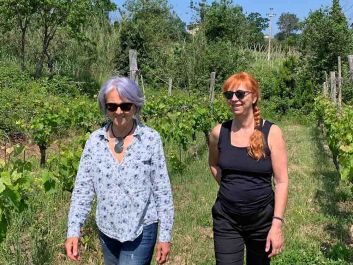 The Mustilli sisters Paola and Anna Chiara in Falanghina vineyards